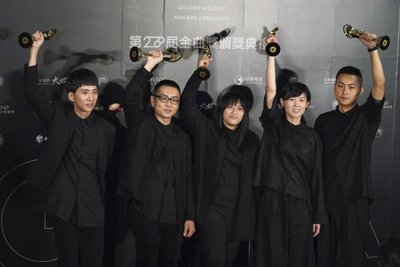 艺人团体草东没有派对夺下「最佳新人奖」、「最佳乐团奖」，并以《大风吹》夺下「最佳年度歌曲」，总计3项大奖。